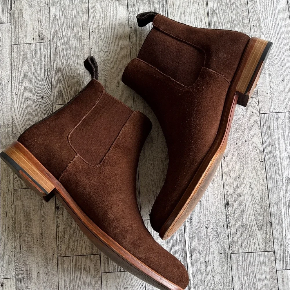 The 608 Womens Chelsea Boots SZ‎ 8 Suede Brown Ankle Booties